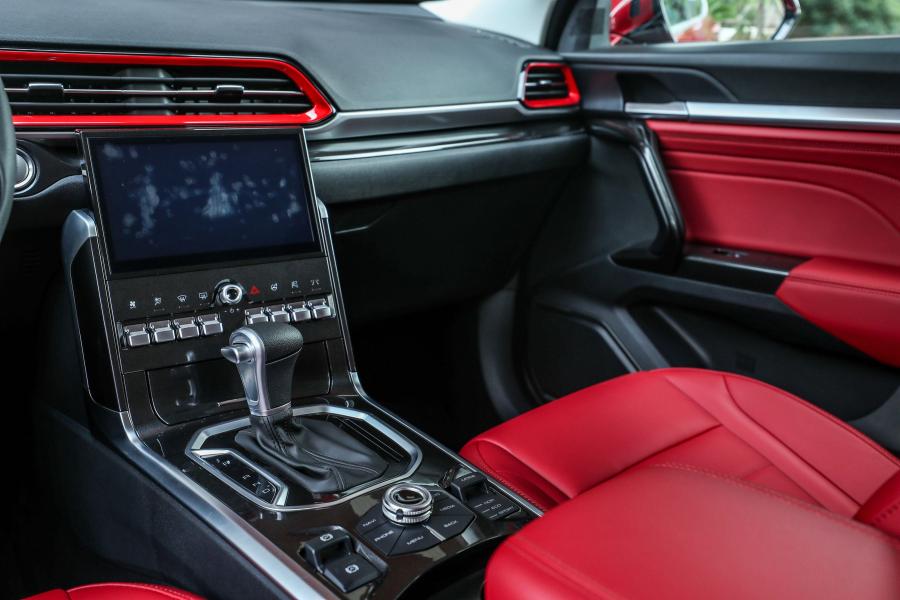 Интерьер Haval F5 2018 года  (фото 10 из 12)